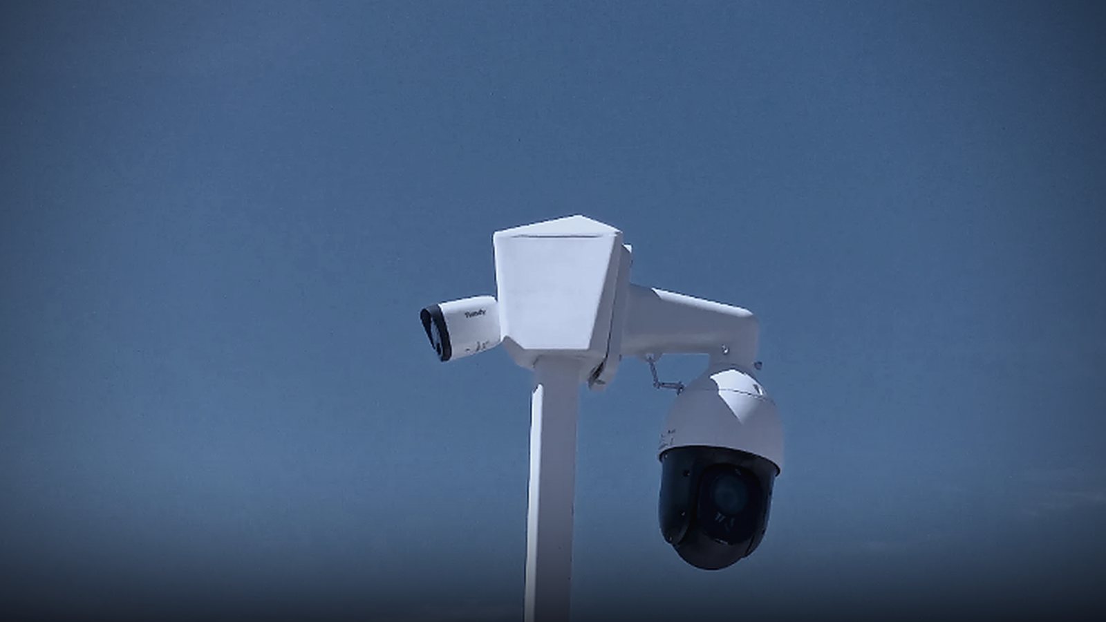 Direk üzerinde Tiandy bullet kamera ve motorize speed dome ikilisi
